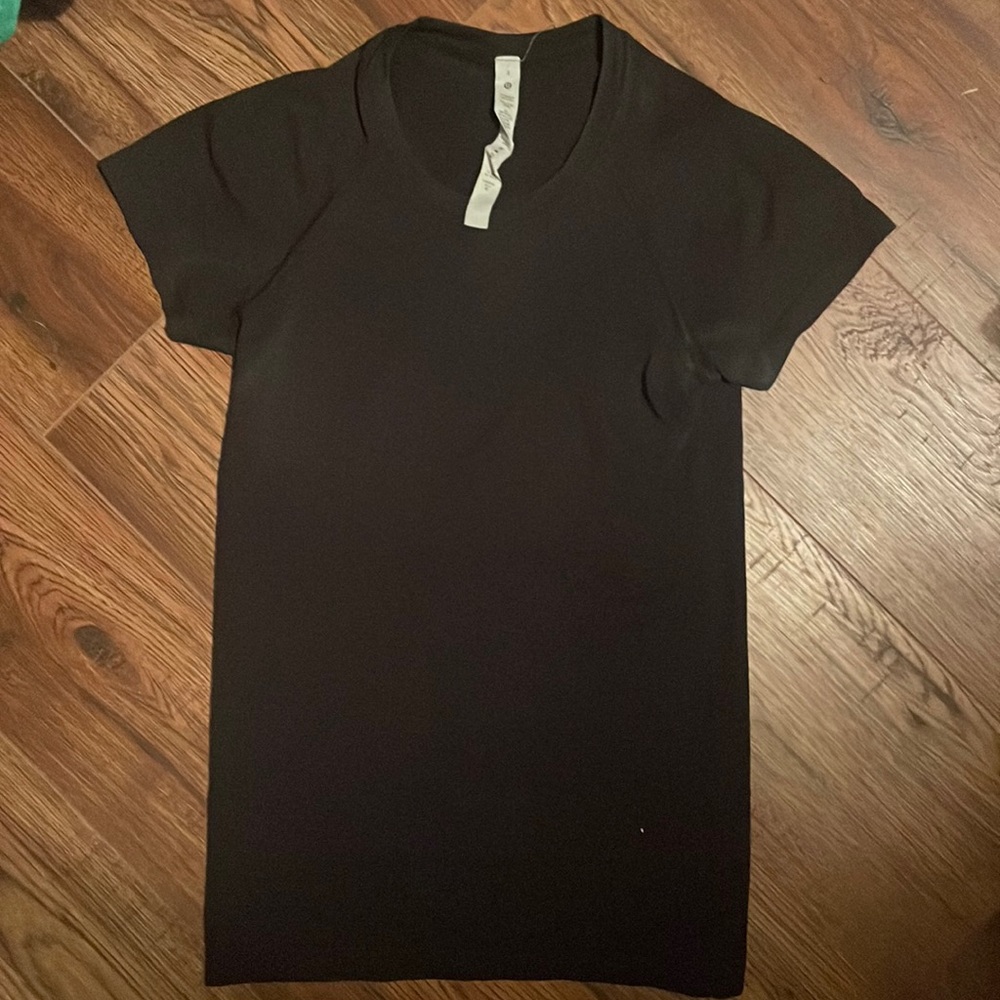 Lululemon short sleeve shirt